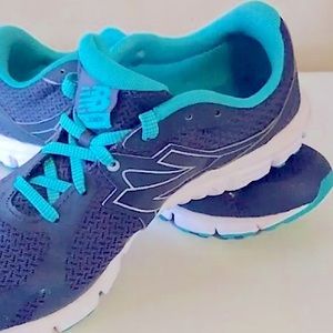 Preowned never worn…Literally tried on and never wore due to size